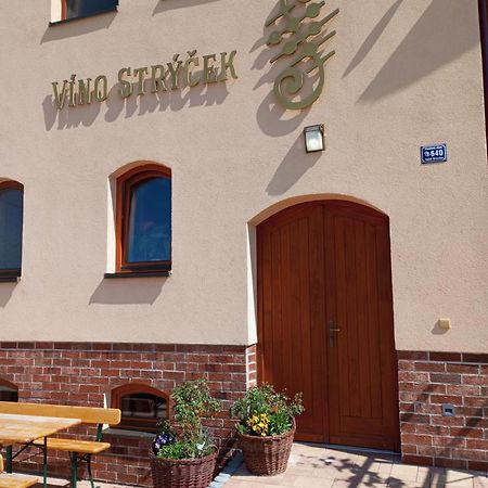 Gasthaus Sklep Vino Strycek Velké Bílovice Exterior foto